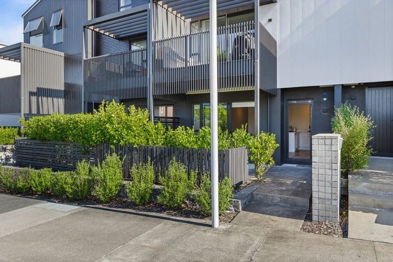 Photo of property in 2/71 Hobsonville Road, Hobsonville, Auckland, 0616
