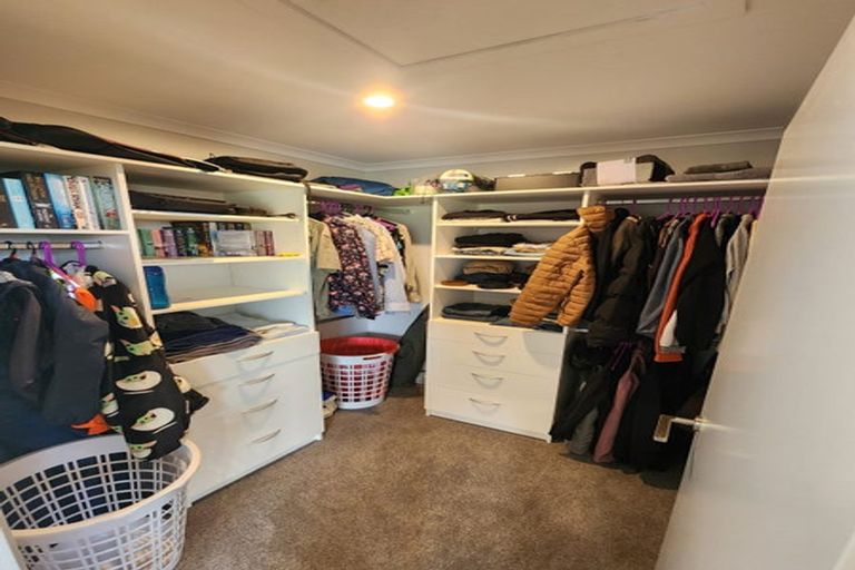 Photo of property in 49 Johnstone Drive, Fitzherbert, Palmerston North, 4410