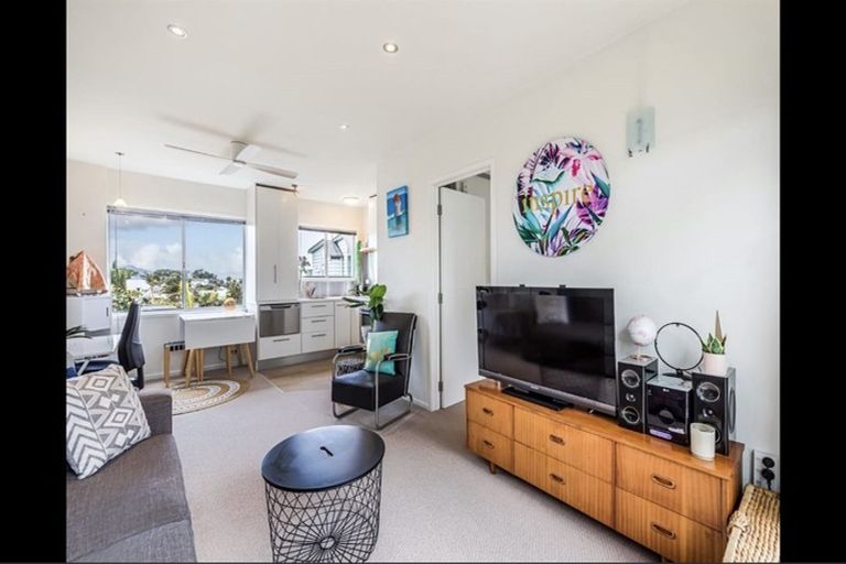 Photo of property in 1/72l Kitchener Road, Milford, Auckland, 0620