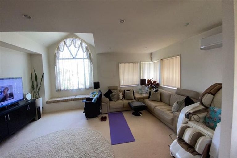 Photo of property in 42 Manutara Avenue, Forrest Hill, Auckland, 0620