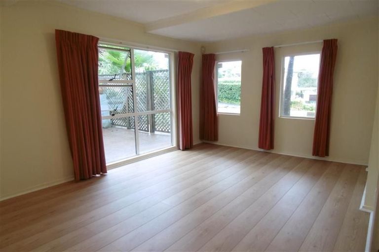 Photo of property in 55 Chatswood Grove, Chatswood, Auckland, 0626