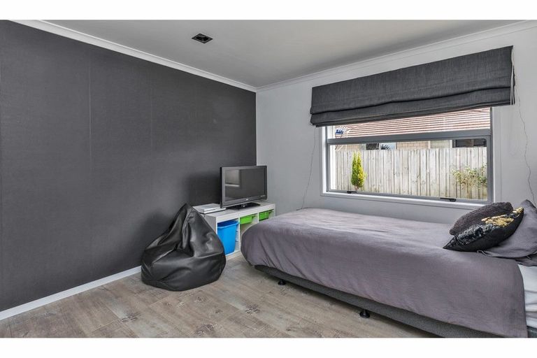 Photo of property in 5 Endeavour Place, One Tree Point, 0118