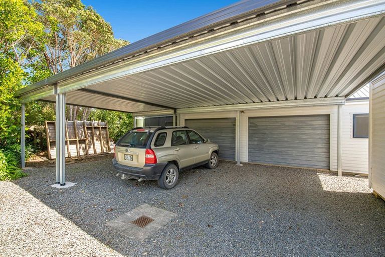 Photo of property in 154 Te Kanae Road, South Head, Helensville, 0874