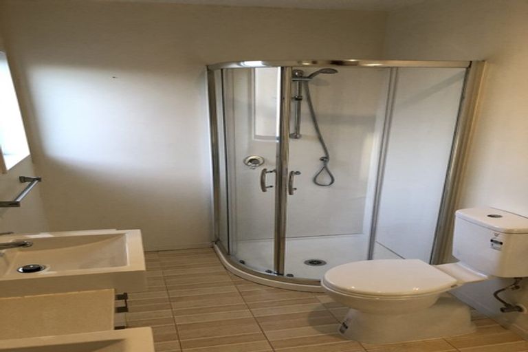 Photo of property in 115a Ennis Avenue, Pakuranga Heights, Auckland, 2010