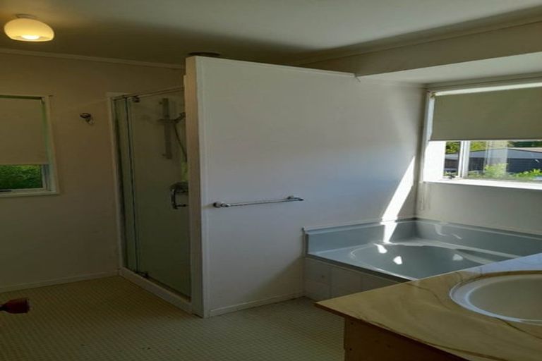 Photo of property in 16 Leaming Place, Clarks Beach, 2122