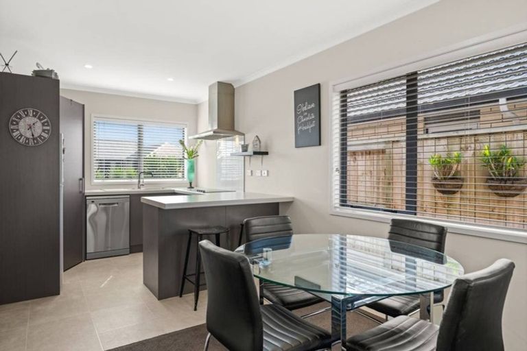 Photo of property in 11 Ponga Place, Papamoa Beach, Papamoa, 3118