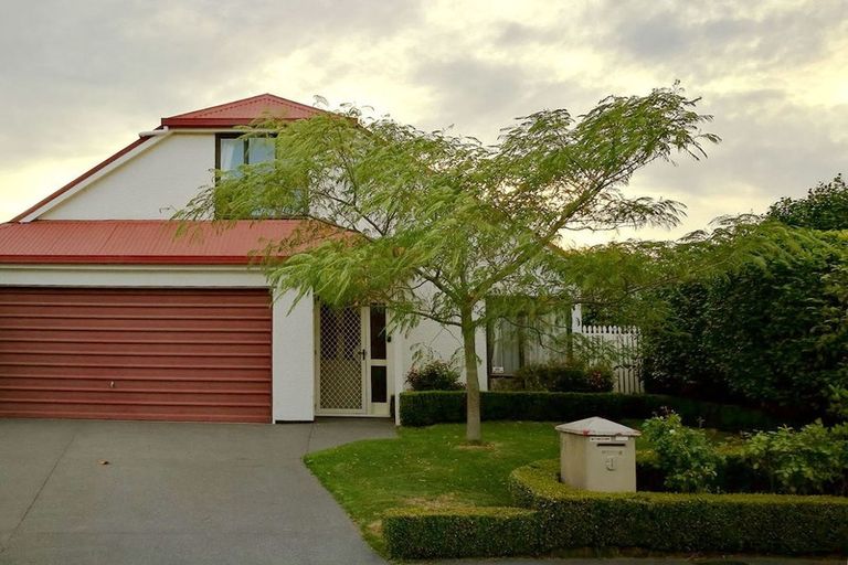 Photo of property in 2/8 Cottesmore Close, Burnside, Christchurch, 8053