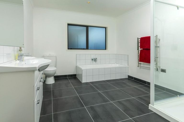 Photo of property in 61c Rautahi Terrace, Redvale, Albany, 0792