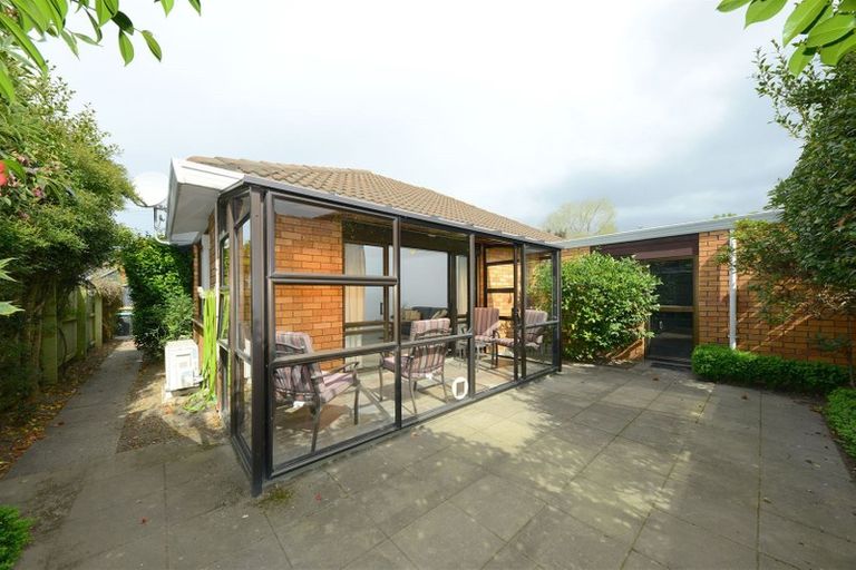 Photo of property in 2/11 Rubens Place, Burnside, Christchurch, 8053