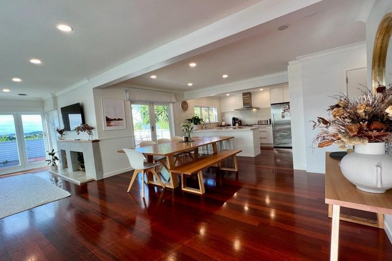 Photo of property in 2/32a Howard Road, Northcote, Auckland, 0627