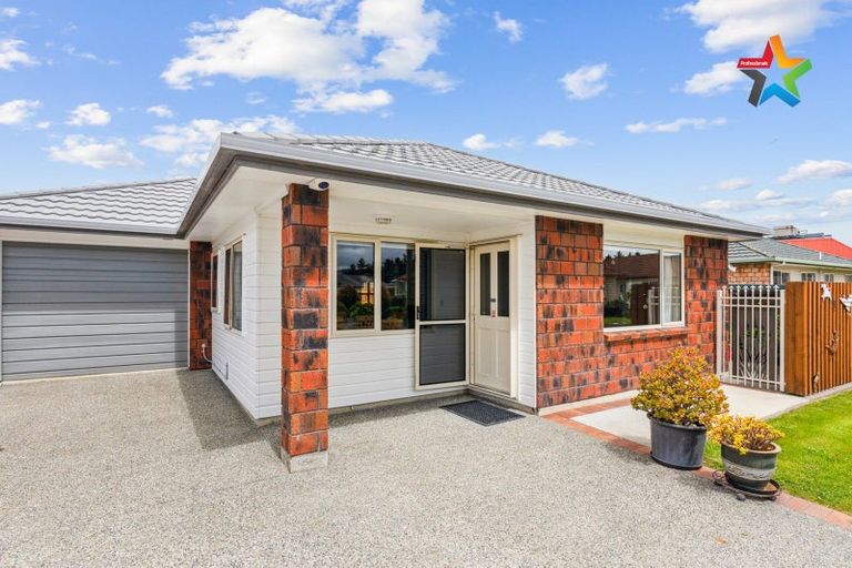 Photo of property in 21 Woodland Mews, Wainuiomata, Lower Hutt, 5014
