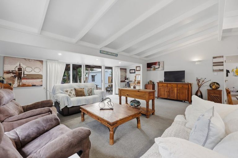 Photo of property in 100 Torkar Road, Clarks Beach, 2122