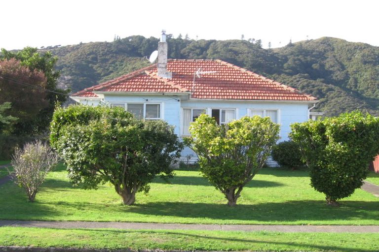 Photo of property in 2 Poole Street, Taita, Lower Hutt, 5011