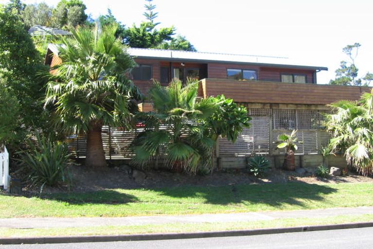 Photo of property in 41 Topliss Drive, Northcross, Auckland, 0632