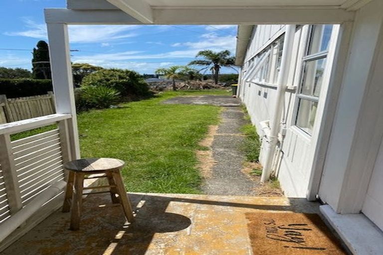 Photo of property in 24 Tiri Tiri Road, Birkdale, Auckland, 0626