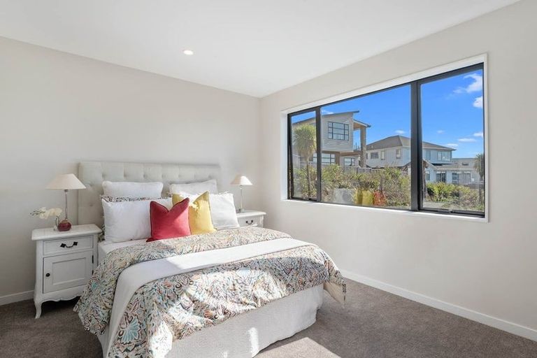 Photo of property in 32 Bounty Road, Long Bay, Auckland, 0630