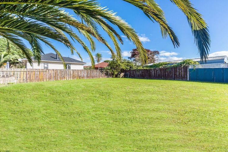 Photo of property in 8 Binsted Road, New Lynn, Auckland, 0600