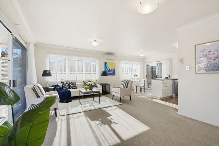 Photo of property in 52 Bodi Place, Te Atatu South, Auckland, 0610