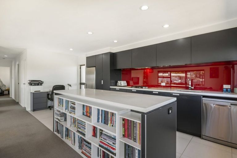 Photo of property in 2/2 Neal Avenue, Glenfield, Auckland, 0629