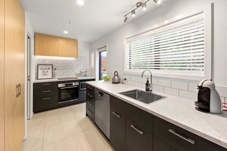 Photo of property in 2/1 Bengal Drive, Cashmere, Christchurch, 8022