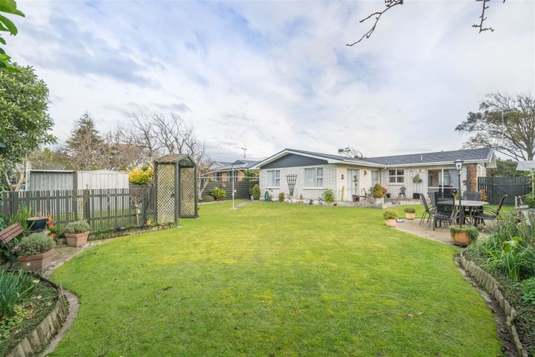 Photo of property in 14 Hollows Crescent, Takaro, Palmerston North, 4412