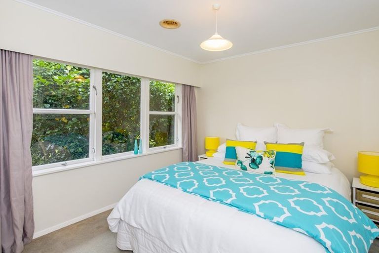 Photo of property in 10 Oriel Place, Tawa, Wellington, 5028