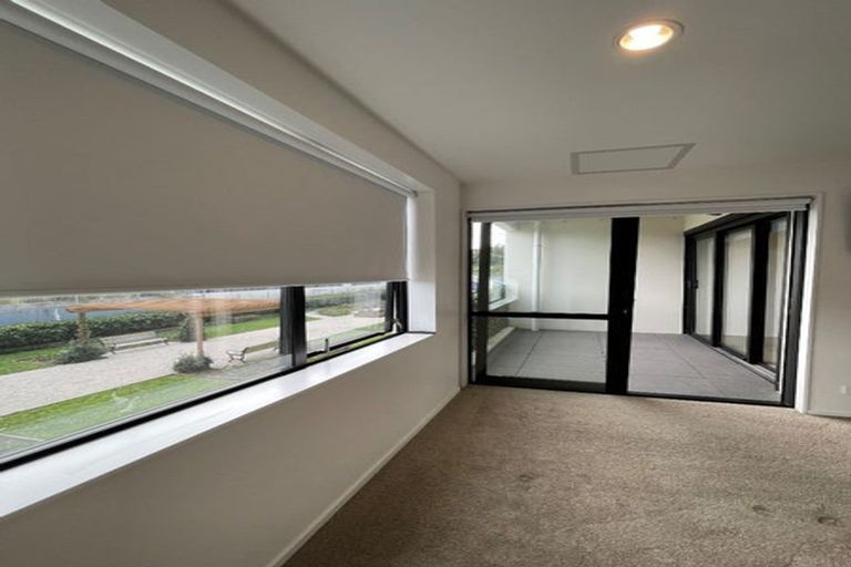 Photo of property in Apollo Apartments, 201/46 Rosedale Road, Rosedale, Auckland, 0632
