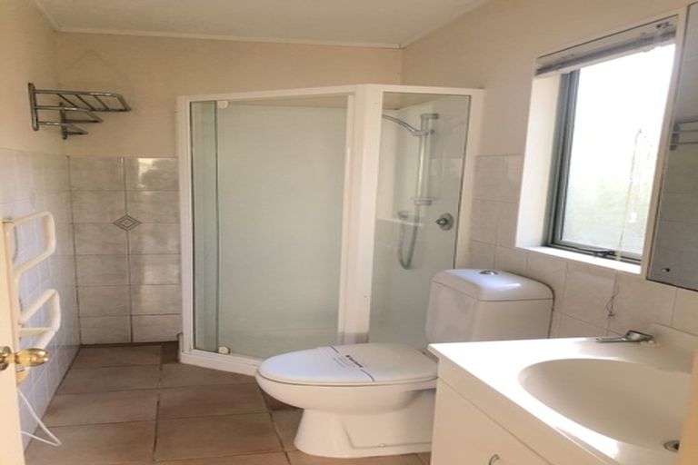 Photo of property in 726b East Coast Road, Pinehill, Auckland, 0632