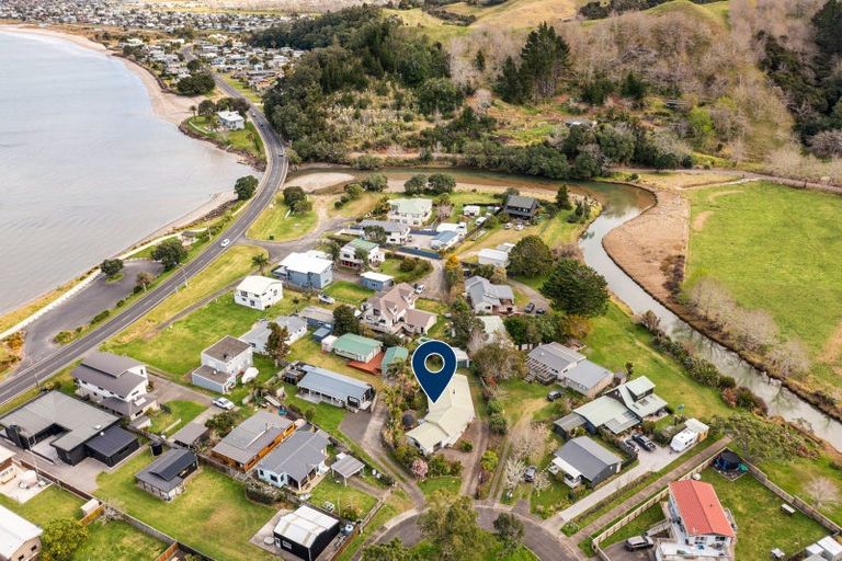 Photo of property in 8 Parkland Place, Whitianga, 3510