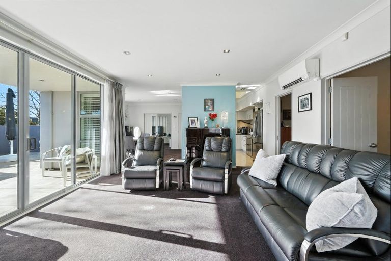 Photo of property in 43 Sycamore Close, Rangiora, 7400