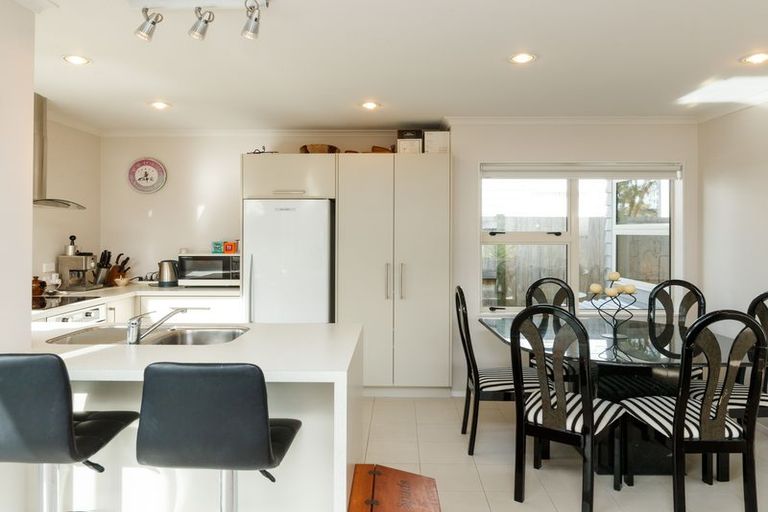 Photo of property in 12a Oxford Street, Hokowhitu, Palmerston North, 4410