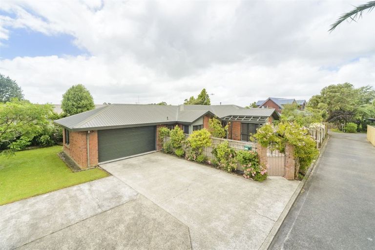 Photo of property in 127 Summerhill Drive, Fitzherbert, Palmerston North, 4410