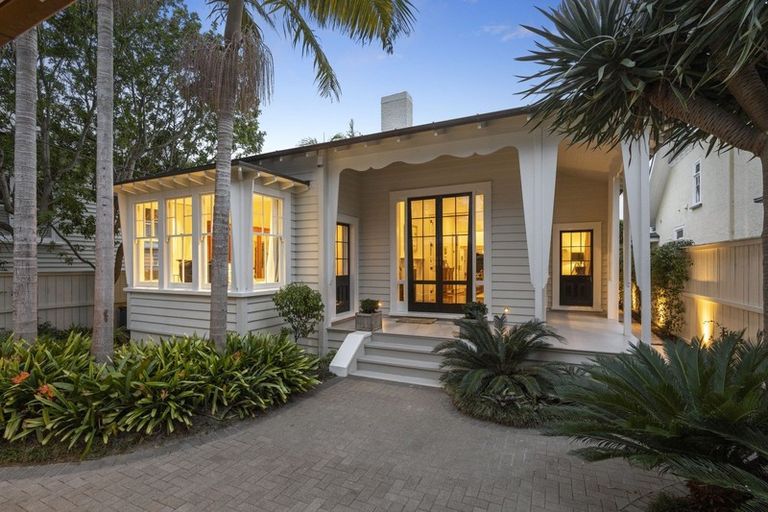 Photo of property in 9 Arawa Avenue, Devonport, Auckland, 0624