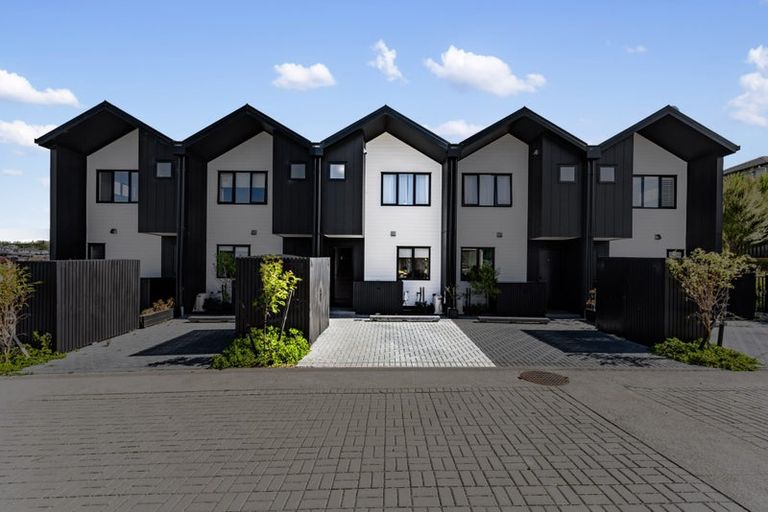 Photo of property in 2c Nerita Place, Long Bay, Auckland, 0630