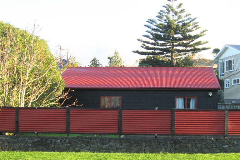 Photo of property in 27 Golf Road, Paraparaumu Beach, Paraparaumu, 5032