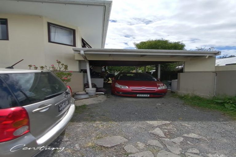 Photo of property in 32 Te Atatu Road, Te Atatu South, Auckland, 0610