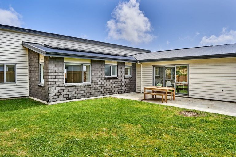 Photo of property in 20 Stony Hill Place, Grenada Village, Wellington, 6037