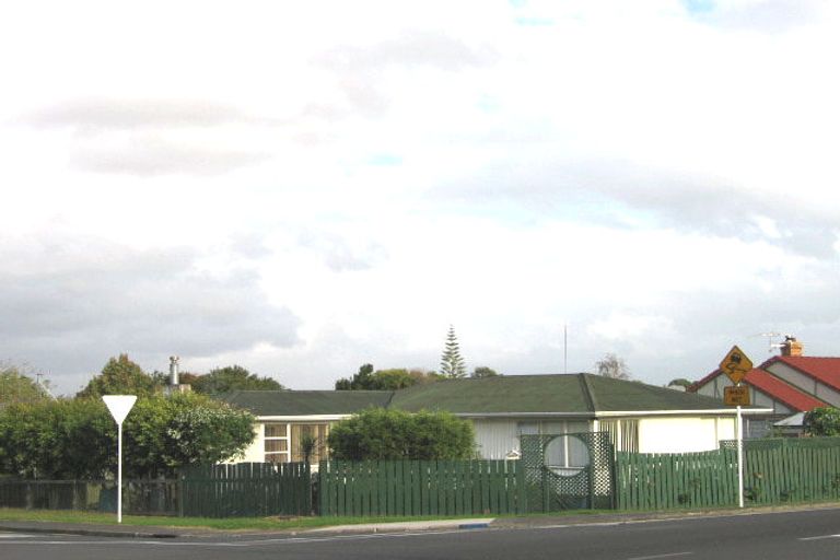 Photo of property in 165 Te Atatu Road, Te Atatu South, Auckland, 0610