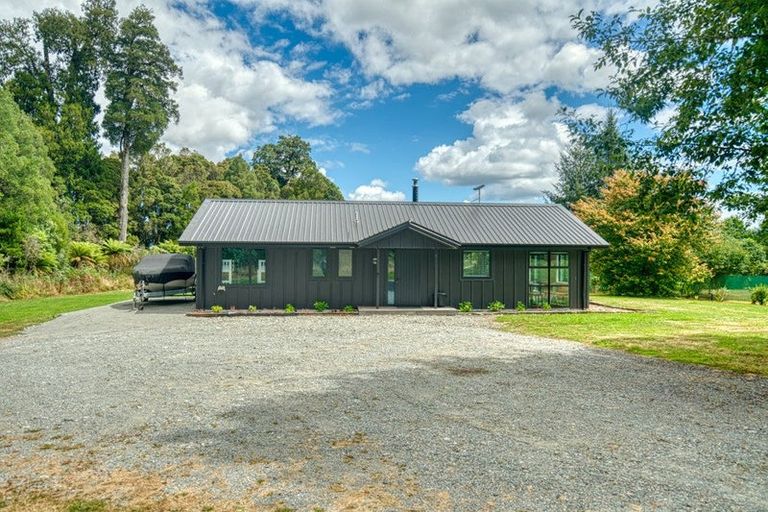 Photo of property in 5 Fairway Drive, Moana, 7872