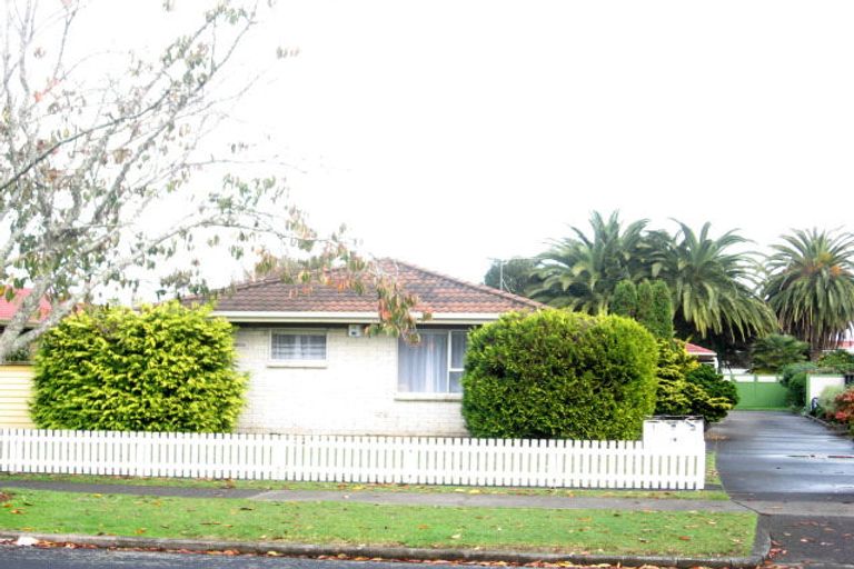 Photo of property in 1/16 Sturdee Road, Manurewa, Auckland, 2102