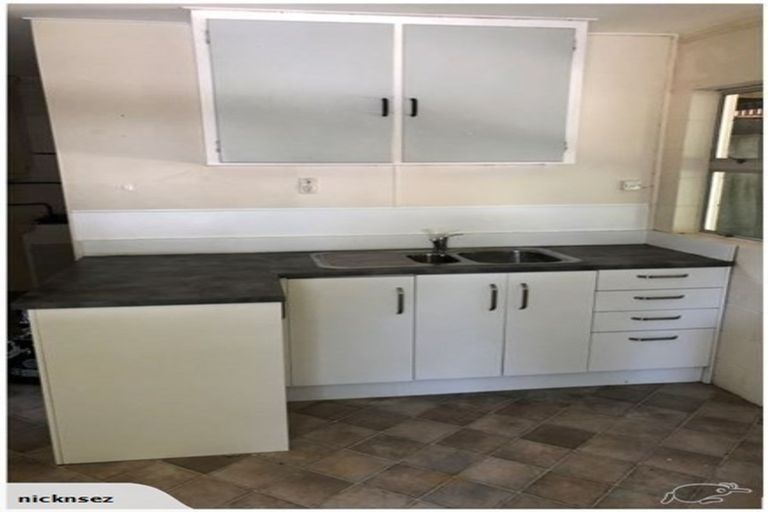 Photo of property in 235 Heta Road, Merrilands, New Plymouth, 4312