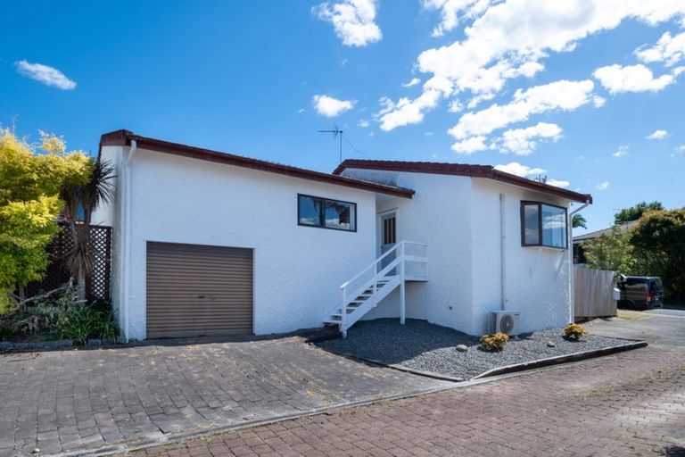 Photo of property in 1/17 Sturm Avenue, Massey, Auckland, 0614