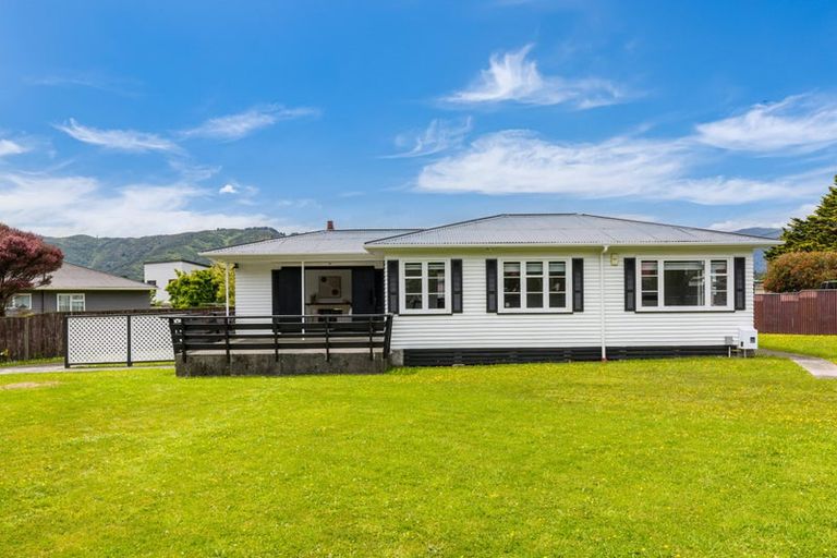 Photo of property in 130 Wainuiomata Road, Wainuiomata, Lower Hutt, 5014