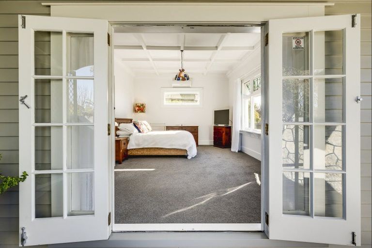 Photo of property in 128 Vigor Brown Street, Napier South, Napier, 4110