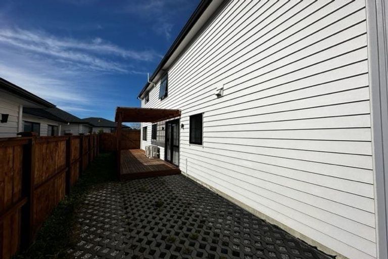 Photo of property in 35 Johns Creek Crescent, Silverdale, 0932