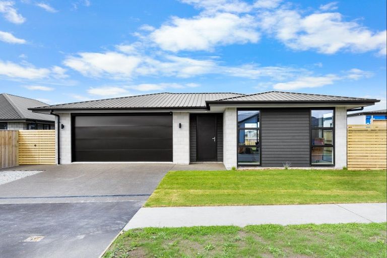 Photo of property in 3 Alex Place, Rolleston, 7614