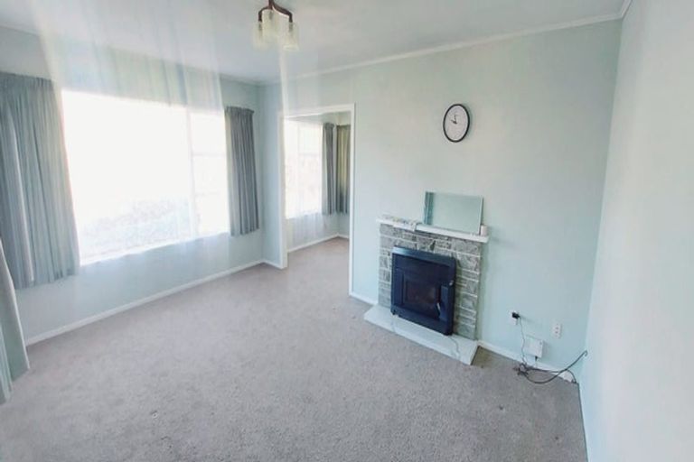 Photo of property in 30 La Rosa Street, Green Bay, Auckland, 0604