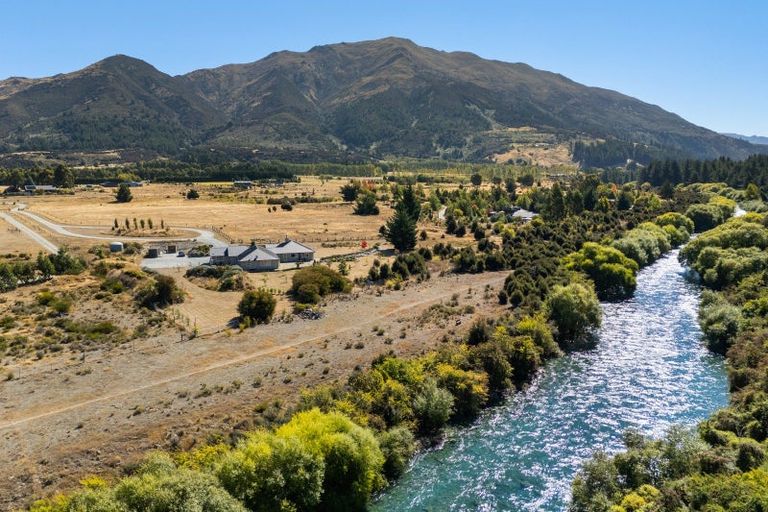 Photo of property in 136 Te Awa Road, Albert Town, Wanaka, 9382