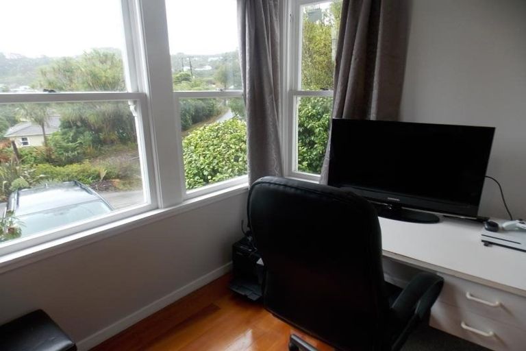Photo of property in 18a Montgomery Avenue, Karori, Wellington, 6012