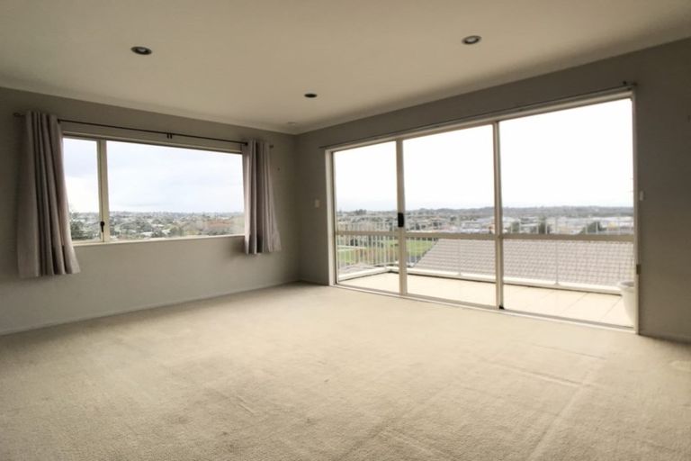 Photo of property in 16 Mcfetridge Place, Hillcrest, Auckland, 0627